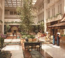 Shangri-La Hotel Bangkok Lobby