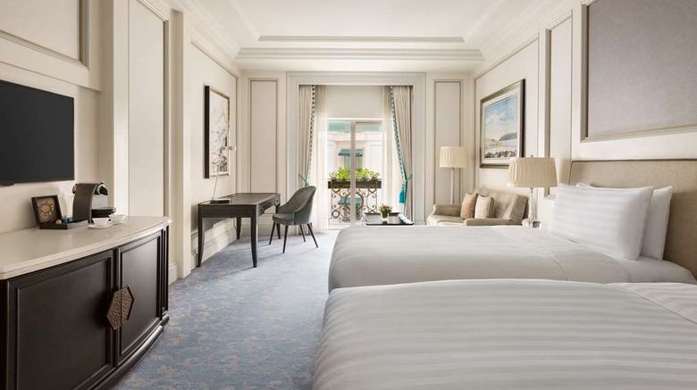 <b>Shangri-La Bosphorus, Istanbul Room</b>. Images powered by <a href="https://iceportal.shijigroup.com/" title="IcePortal" target="_blank">IcePortal</a>.