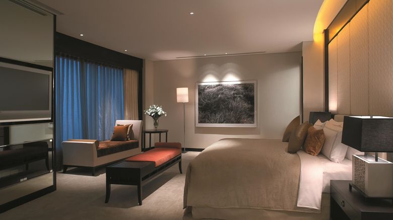 <b>Shangri-La Far Eastern Plaza Hotel Suite</b>. Images powered by <a href="https://iceportal.shijigroup.com/" title="IcePortal" target="_blank">IcePortal</a>.