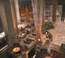 Shangri-La Far Eastern Plaza Hotel Lobby