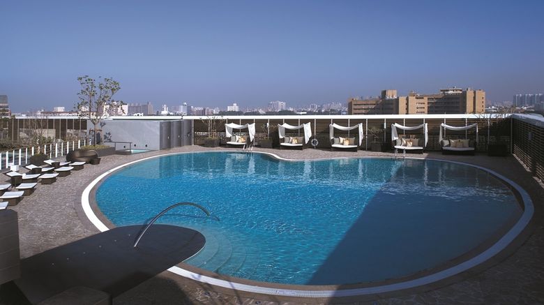 <b>Shangri-La Far Eastern Plaza Hotel Pool</b>. Images powered by <a href="https://iceportal.shijigroup.com/" title="IcePortal" target="_blank">IcePortal</a>.