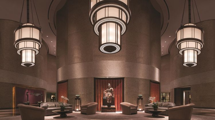 Shangri-La's Far Eastern Plaza Hotel Lobby