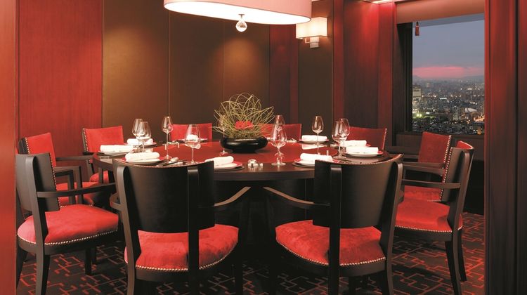 Shangri-La's Far Eastern Plaza Hotel Restaurant
