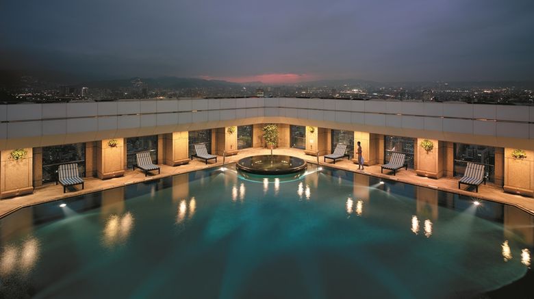 <b>Shangri-La's Far Eastern Plaza Hotel Pool</b>. Images powered by <a href="https://iceportal.shijigroup.com/" title="IcePortal" target="_blank">IcePortal</a>.