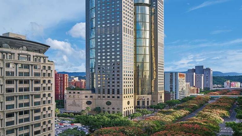 Shangri-Las Far Eastern Plaza Hotel Exterior. Images powered by <a href="https://iceportal.shijigroup.com" target="_blank" rel="noopener">Ice Portal</a>.