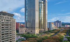 Shangri-La's Far Eastern Plaza Hotel