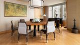 Shangri-La's Far Eastern Plaza Hotel Suite