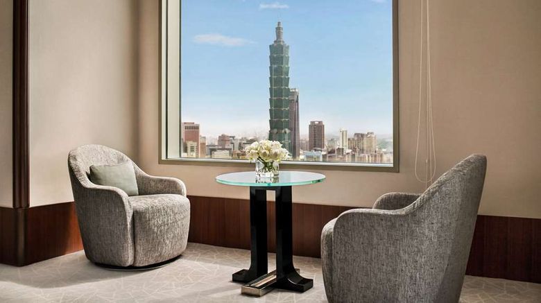 <b>Shangri-La's Far Eastern Plaza Hotel Room</b>. Images powered by <a href="https://iceportal.shijigroup.com/" title="IcePortal" target="_blank">IcePortal</a>.