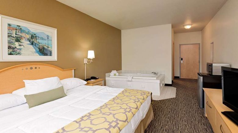 <b>Baymont Inn & Suites Lawrenceburg Room</b>. Images powered by <a href="https://iceportal.shijigroup.com/" title="IcePortal" target="_blank">IcePortal</a>.