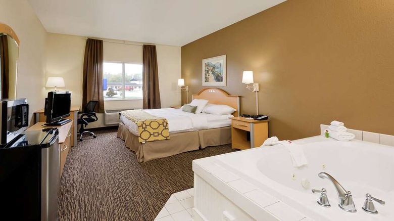 <b>Baymont Inn & Suites Lawrenceburg Room</b>. Images powered by <a href="https://iceportal.shijigroup.com/" title="IcePortal" target="_blank">IcePortal</a>.