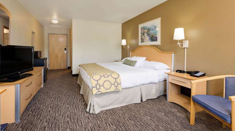 <b>Baymont Inn & Suites Lawrenceburg Room</b>. Images powered by <a href="https://iceportal.shijigroup.com/" title="IcePortal" target="_blank">IcePortal</a>.
