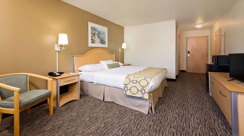 <b>Baymont Inn & Suites Lawrenceburg Room</b>. Images powered by <a href="https://iceportal.shijigroup.com/" title="IcePortal" target="_blank">IcePortal</a>.