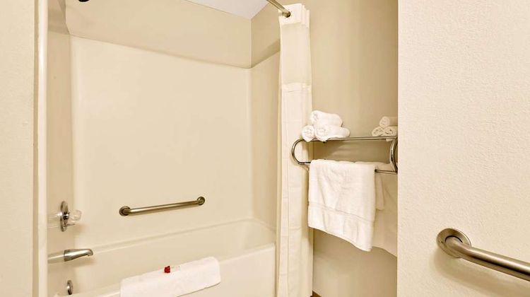 Baymont Inn & Suites Lawrenceburg Room
