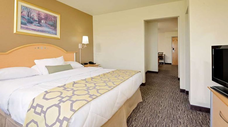 <b>Baymont Inn & Suites Lawrenceburg Room</b>. Images powered by <a href="https://iceportal.shijigroup.com/" title="IcePortal" target="_blank">IcePortal</a>.