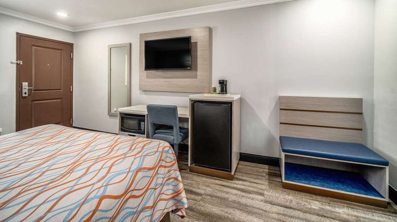 <b>Travelodge Inn & Suites Bell Room</b>. Images powered by <a href="https://iceportal.shijigroup.com/" title="IcePortal" target="_blank">IcePortal</a>.