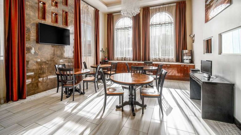<b>Travelodge Inn & Suites Bell Lobby</b>. Images powered by <a href="https://iceportal.shijigroup.com/" title="IcePortal" target="_blank">IcePortal</a>.