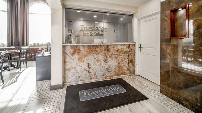 <b>Travelodge Inn & Suites Bell Lobby</b>. Images powered by <a href="https://iceportal.shijigroup.com/" title="IcePortal" target="_blank">IcePortal</a>.