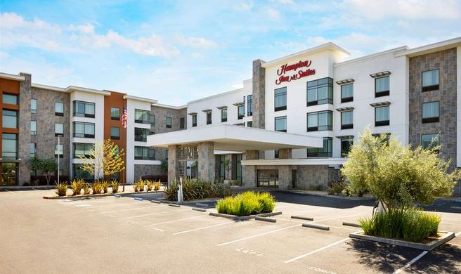 Hampton Inn & Suites Napa Exterior