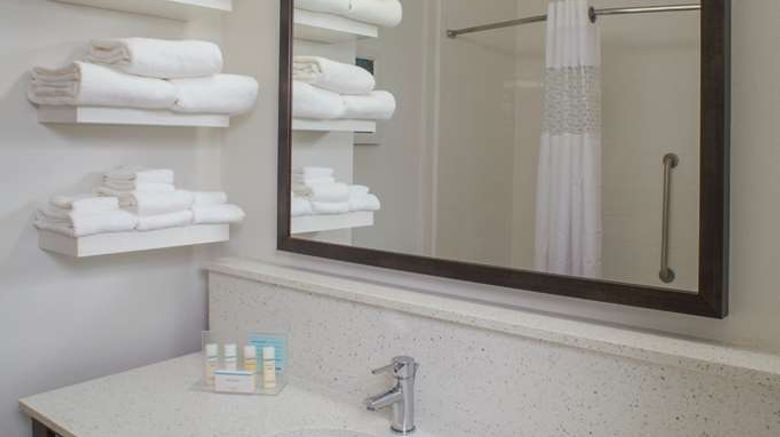 <b>Hampton Inn Gulf Shores Room</b>. Images powered by <a href="https://iceportal.shijigroup.com/" title="IcePortal" target="_blank">IcePortal</a>.