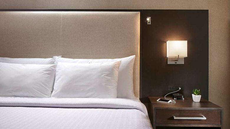 <b>Homewood Suites Hilton Downtown/Bayside Room</b>. Images powered by <a href="https://iceportal.shijigroup.com/" title="IcePortal" target="_blank">IcePortal</a>.