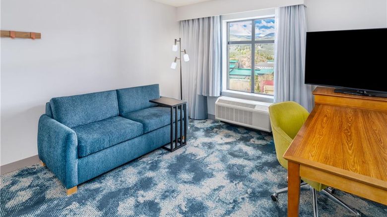 <b>Hampton Inn & Suites Silverthorne Room</b>. Images powered by <a href="https://iceportal.shijigroup.com/" title="IcePortal" target="_blank">IcePortal</a>.