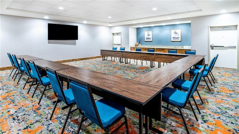 <b>Hampton Inn & Suites Silverthorne Meeting</b>. Images powered by <a href="https://iceportal.shijigroup.com/" title="IcePortal" target="_blank">IcePortal</a>.