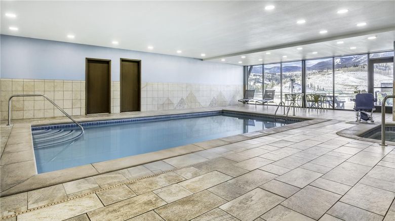 <b>Hampton Inn & Suites Silverthorne Pool</b>. Images powered by <a href="https://iceportal.shijigroup.com/" title="IcePortal" target="_blank">IcePortal</a>.