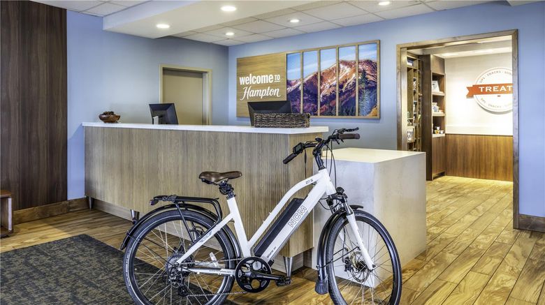 <b>Hampton Inn & Suites Silverthorne Recreation</b>. Images powered by <a href="https://iceportal.shijigroup.com/" title="IcePortal" target="_blank">IcePortal</a>.