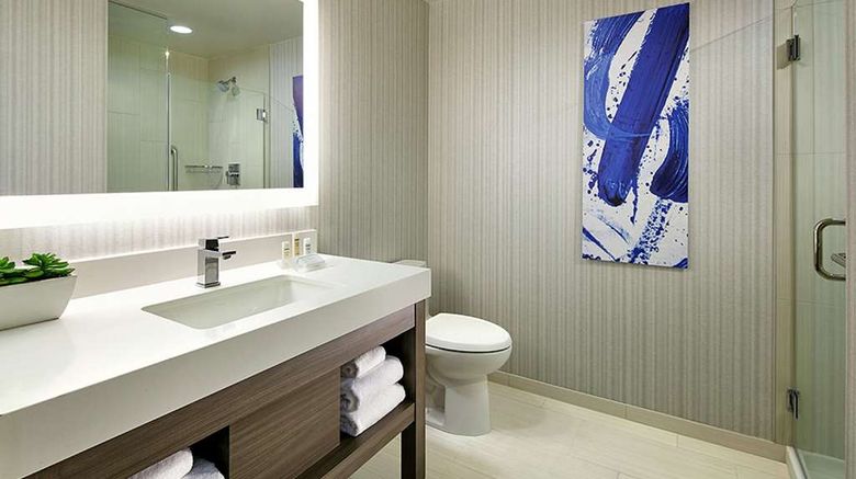 <b>Hilton Garden Inn Downtown/Bayside Room</b>. Images powered by <a href="https://iceportal.shijigroup.com/" title="IcePortal" target="_blank">IcePortal</a>.