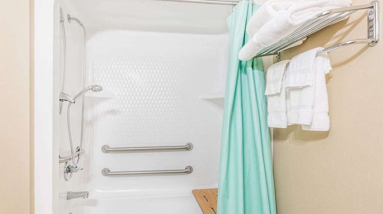 Baymont Inn & Suites Cartersville Room