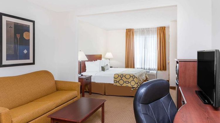 Baymont Inn & Suites Cartersville Suite