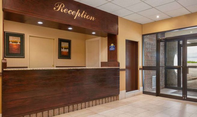 Days Inn & Conference Centre Renfrew Lobby