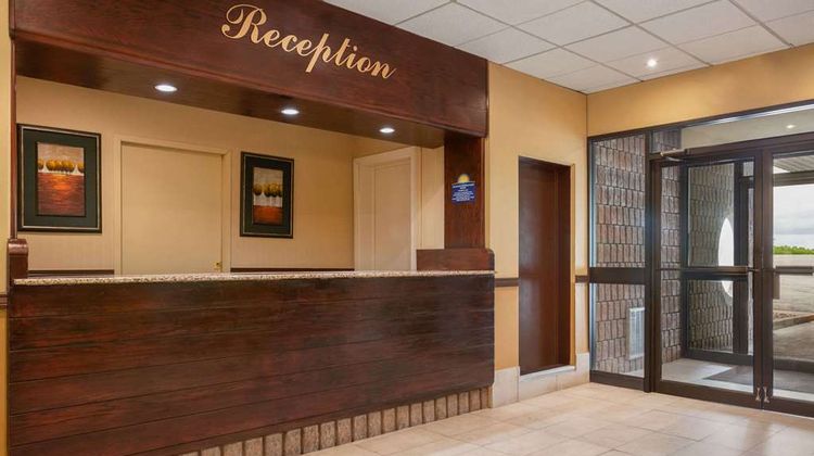 Days Inn & Conference Centre Renfrew Lobby
