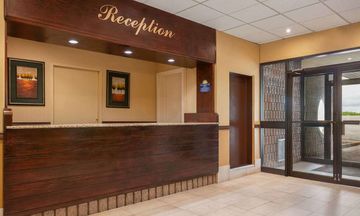 Days Inn & Conference Centre Renfrew