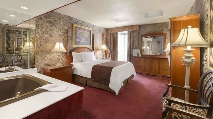 Travelodge Hotel Niagara Falls Fallsview Room