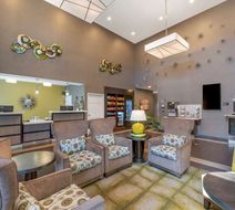 Best Western Hilliard Inn & Suites Lobby