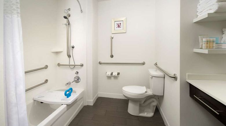 <b>Hampton Inn Louisville East/Hurstbourne Room</b>. Images powered by <a href="https://iceportal.shijigroup.com/" title="IcePortal" target="_blank">IcePortal</a>.
