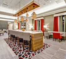 Hampton Inn & Suites Medicine Hat Lobby
