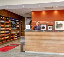 Hampton Inn & Suites Medicine Hat Lobby