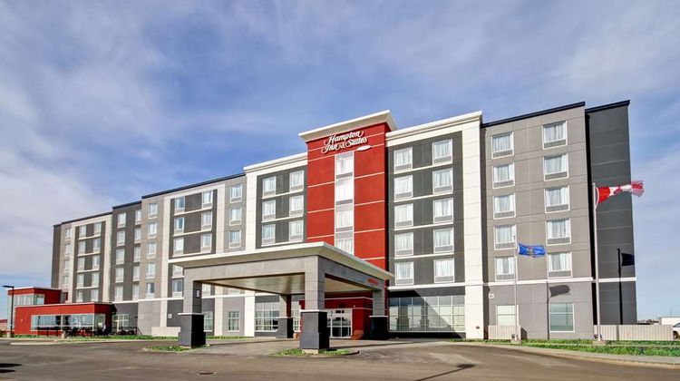 Hampton Inn & Suites Medicine Hat Exterior