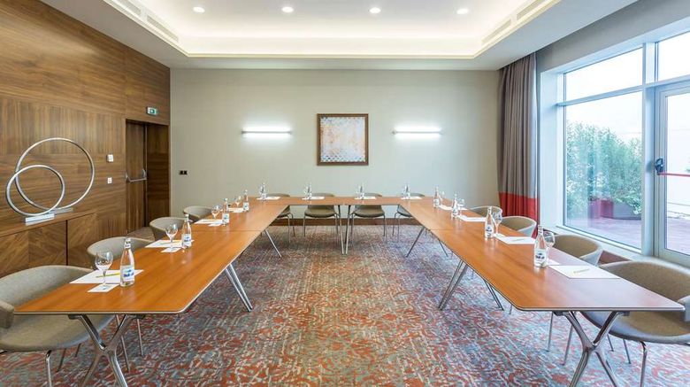 <b>Hilton Garden Inn Tanger City Center Meeting</b>. Images powered by <a href="https://iceportal.shijigroup.com/" title="IcePortal" target="_blank">IcePortal</a>.