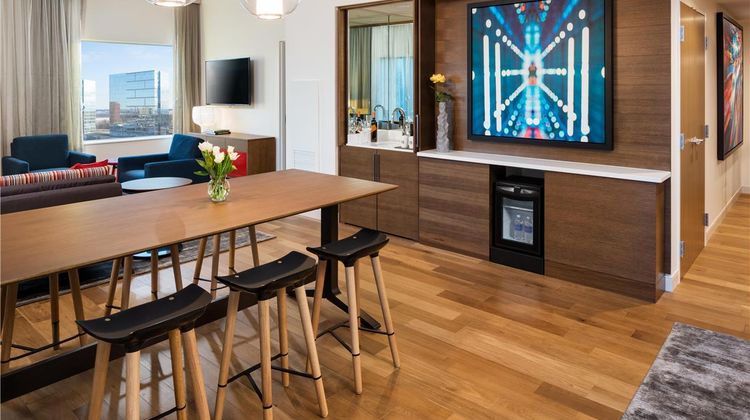 Hyatt Regency Bloomington Suite