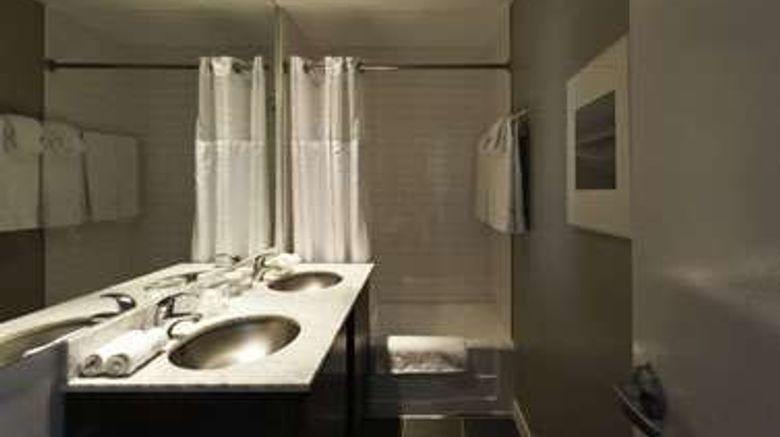 <b>Albion Hotel South Beach Suite</b>. Images powered by <a href="https://iceportal.shijigroup.com/" title="IcePortal" target="_blank">IcePortal</a>.