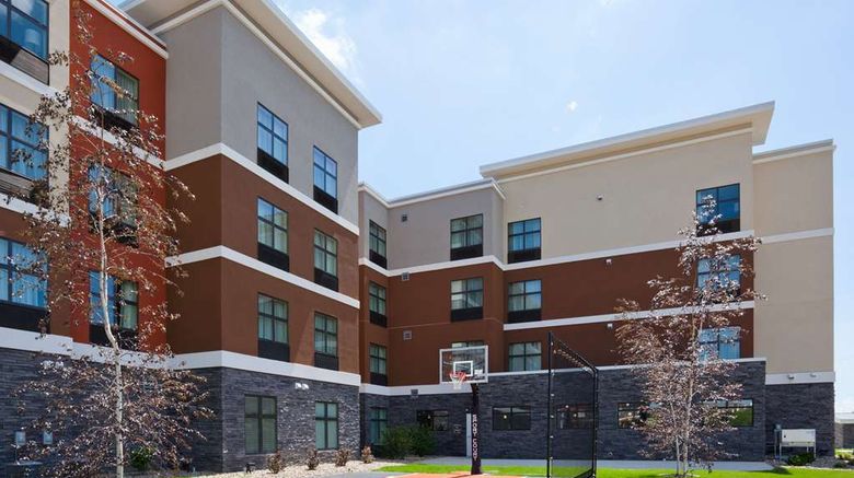 <b>Homewood Suites by Hilton Davenport Recreation</b>. Images powered by <a href="https://iceportal.shijigroup.com/" title="IcePortal" target="_blank">IcePortal</a>.