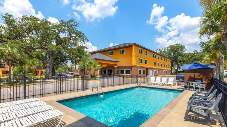 <b>Days Inn Biloxi Beach Pool</b>. Images powered by <a href="https://iceportal.shijigroup.com/" title="IcePortal" target="_blank">IcePortal</a>.
