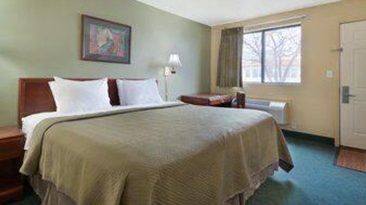 Days Inn Morton Room