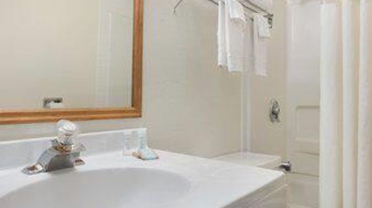 Days Inn Morton Room