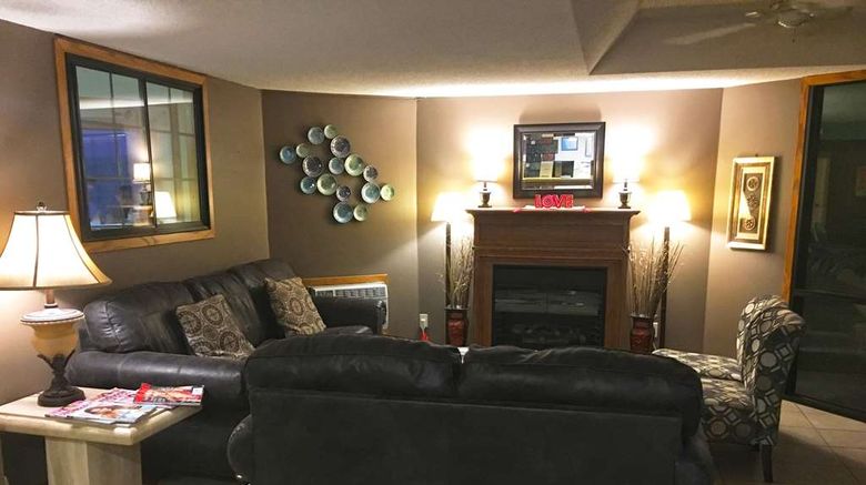 <b>Sauk River Inn & Suites-Travelodge Hotel Lobby</b>. Images powered by <a href="https://iceportal.shijigroup.com/" title="IcePortal" target="_blank">IcePortal</a>.