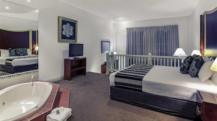 Mercure Monte Pio Hotel & Conference Ctr Room