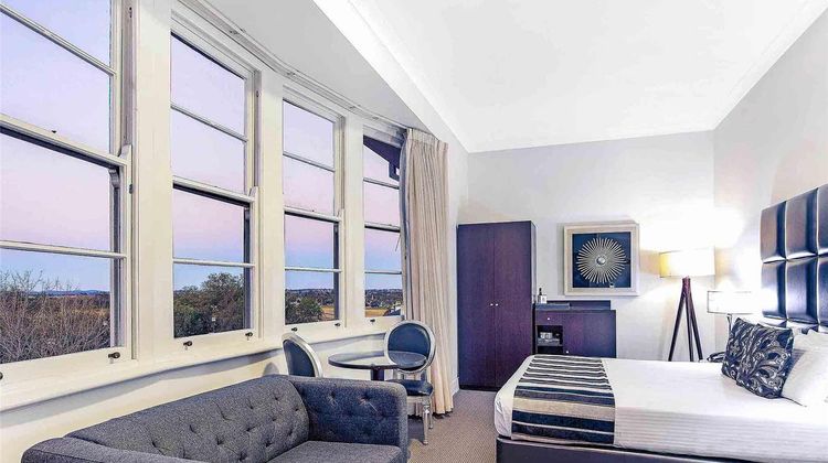 Mercure Monte Pio Hotel & Conference Ctr Room
